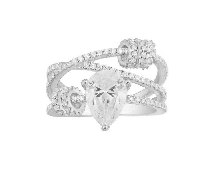 APM Monaco Elegant Pear-shaped Diamond Ring